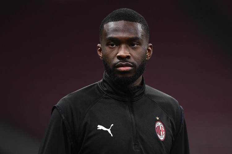 开云平台-米体：托莫里的黄牌来自于他跳脸斯坦丘庆祝，裁判觉得他太过激了