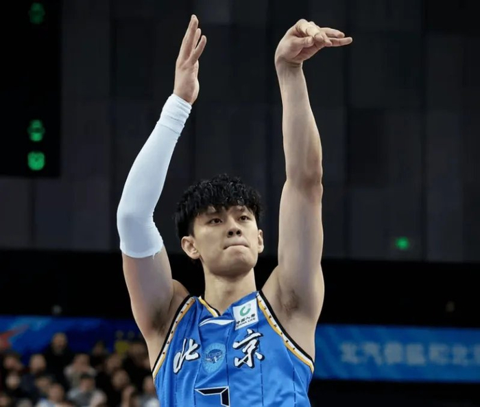 开云中国-曾凡博醒不了了？无持球+三分罚球效率低下，末节仍在持续犯错！|江苏男篮|许利民|陈盈骏|篮板|比赛_新浪体育_新浪新闻