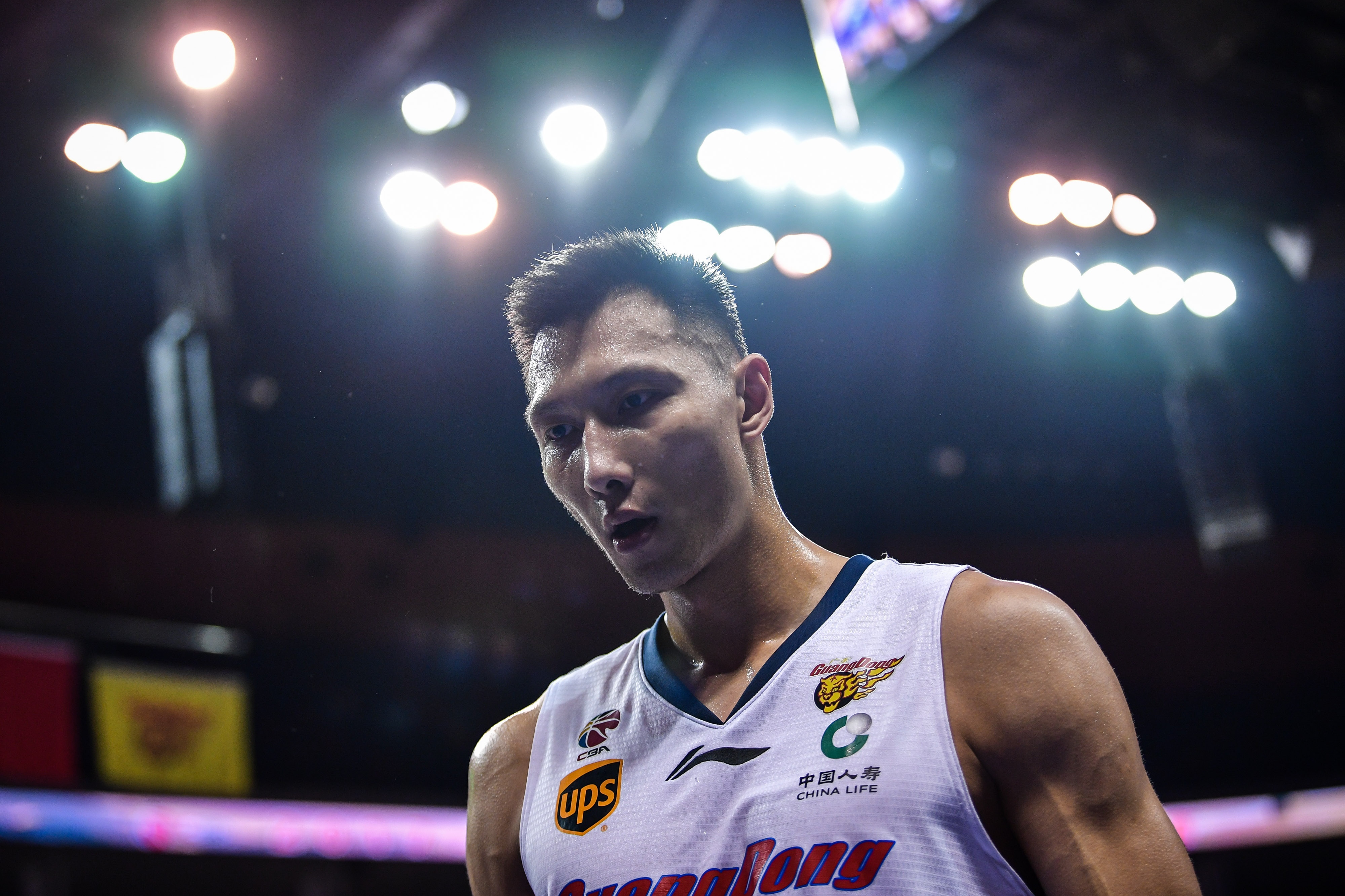 开云登录-四年前今日：易建联成唯一本土球员达成12000分里程碑