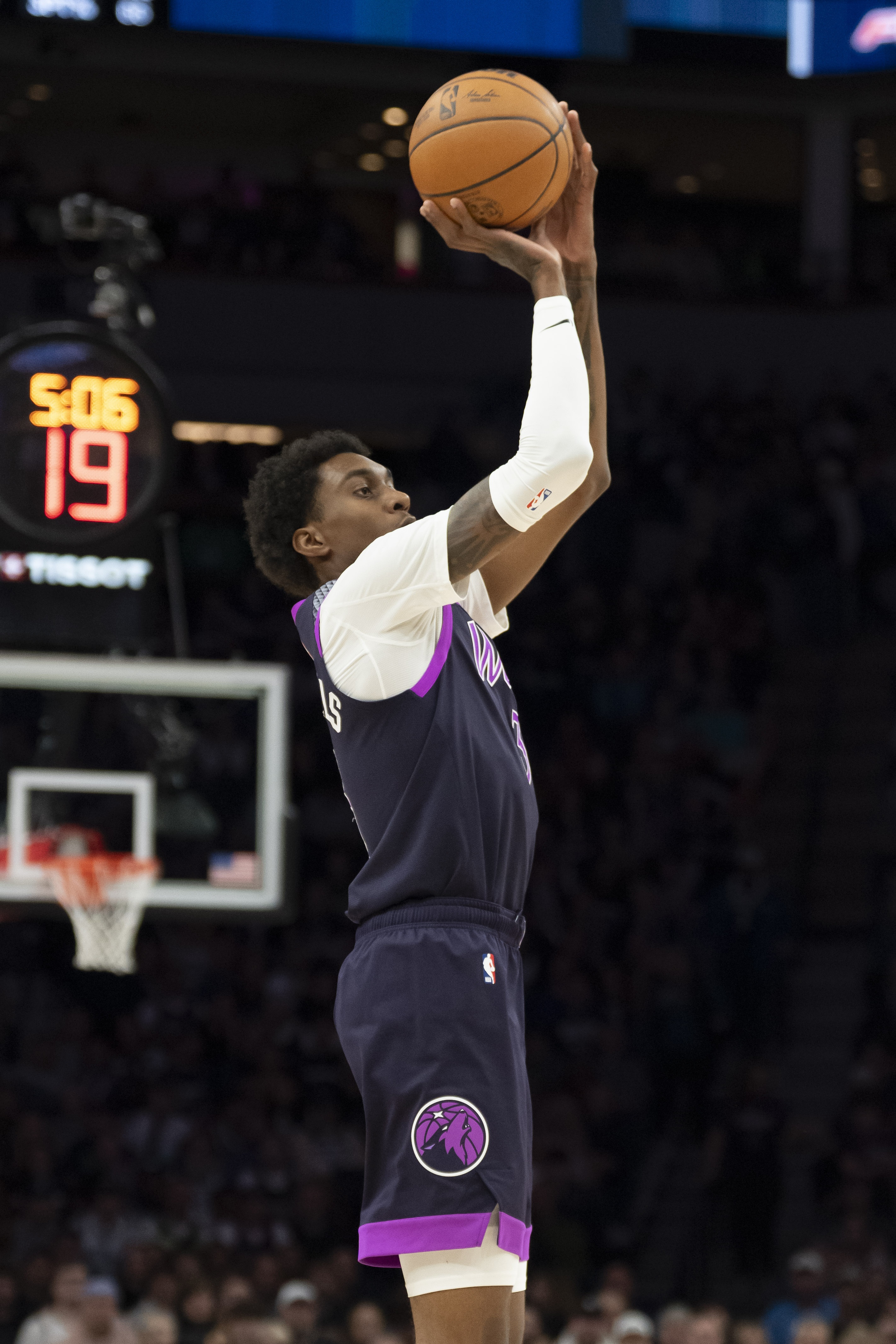 开云入口-今天相当准！麦克丹尼尔斯半场6中6得17分 三分4中4&amp;上演空接暴扣