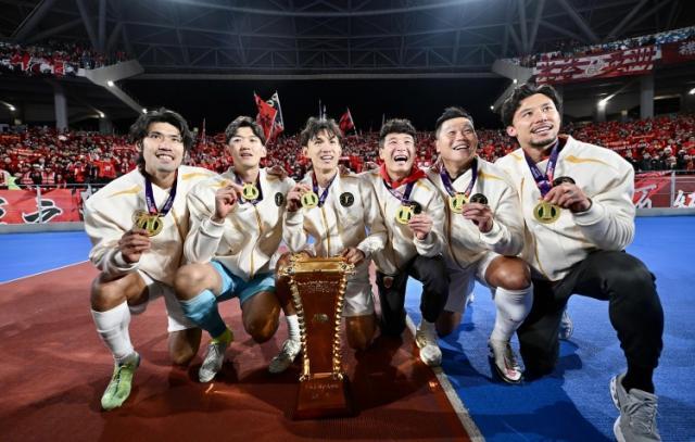 【早报】客平伊镇！阿莫林迎红魔首秀