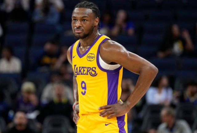 开云官网-9中2！布朗尼湖人首秀低迷，美媒：双手叉腰像詹姆斯