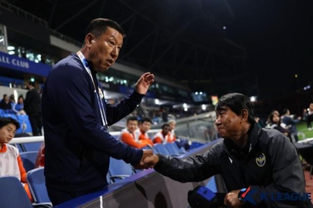 开云官网-是村长更是大佬！崔康熙如何让后辈赵城焕甘拜下风