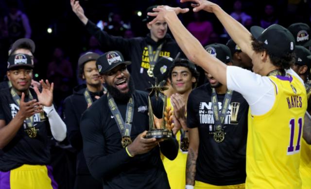 开云官网-他配吗？美媒建议季中赛冠军杯以詹姆斯命名