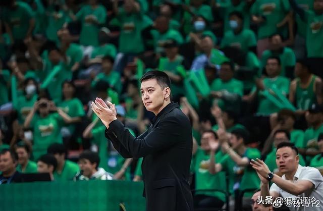 开云入口-杨鸣：赵继伟的回归对我们非常重要，稳住局势的时候能及时站出来