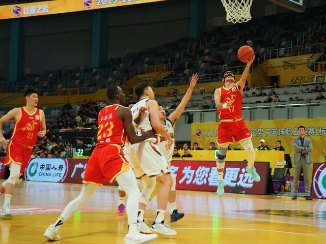 CBA | 布朗回归，浙江方兴渡豪取主场八连胜！