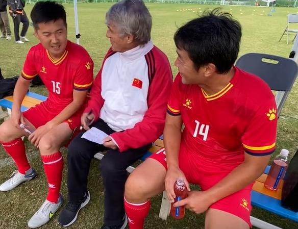 日本的读报氛围:球队升级成功 全城传阅纪念特刊