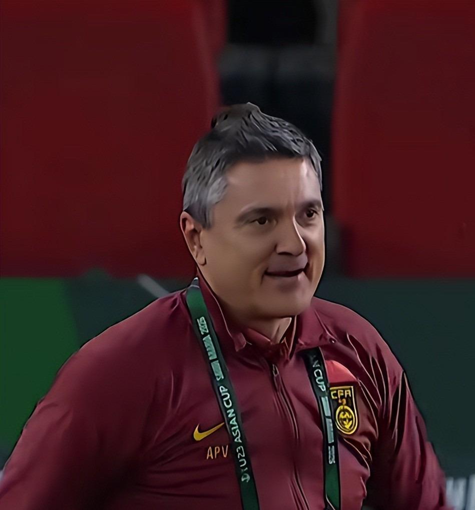 开云入口-U23国足更衣室疯狂！全员舞姿曼妙，主帅上桌怒吼，对手强忍泪水