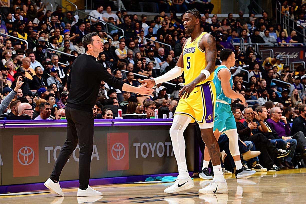 开云登录-自暴自弃了？球权达不到预期后湖人先发中锋就不想好好打球吗？