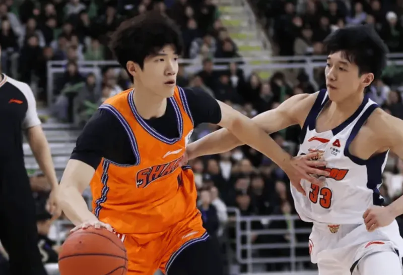 偰李永炜出战34分钟，三分7中3得到9分3篮板9助攻1抢断