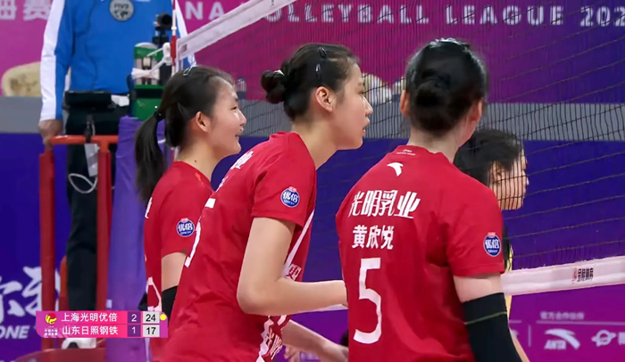 上海女排双子星太突出！黄悦鑫一传进步大，杨舒茗进攻凶猛|洛杉矶|布里斯班|杨方旭|比赛|替补_新浪体育_新浪新闻