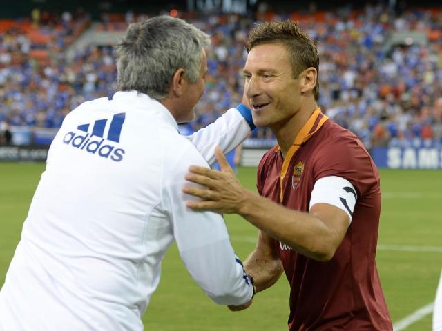 开云平台-托蒂捍卫穆帅：名帅需好兵 红狼争冠要有冠军球员