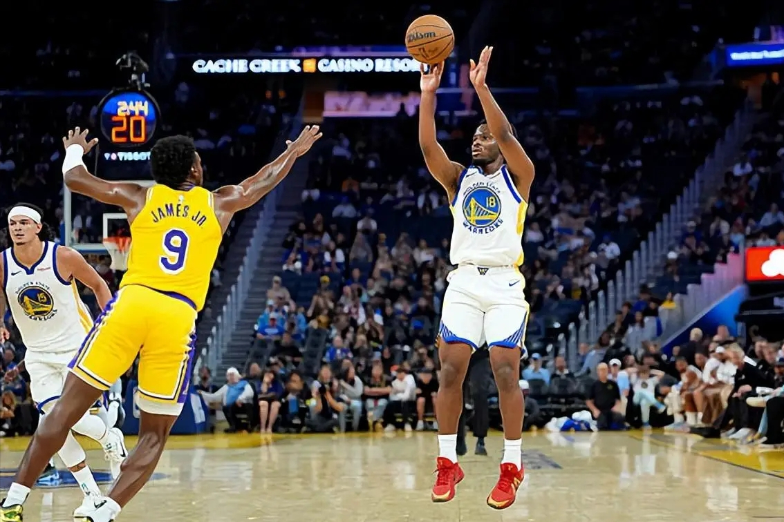 17+18！勇士输球仍有收获，替补小钢炮爆惊喜，3特质扮演乱战高手