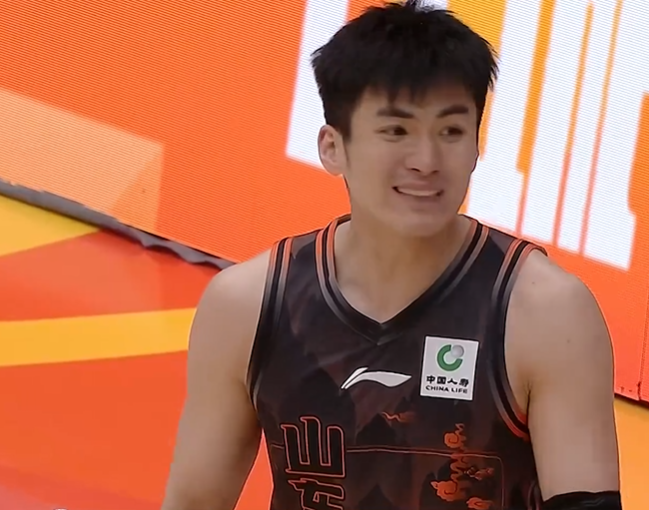 开云登录-CBA山东男篮逆转江苏，新外援首秀8分，珀赛尔37分陈林坚立功