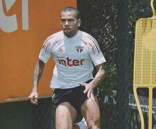 开云入口-阿尔维斯后悔拒绝瓜帅曼城 他可能无缘今年美洲杯