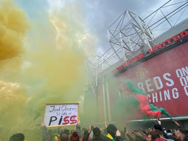 开云入口-双红会赛前曼联球迷抗议：格雷泽家族OUT！