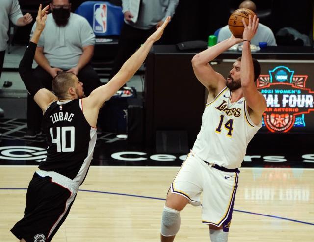 开云官网-36岁的小加遭遇中年危机，年轻人抢走他的工作岗位