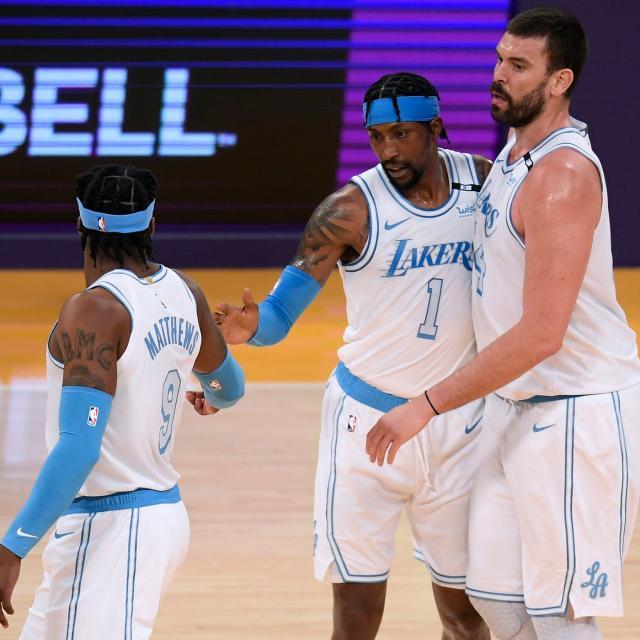 开云官网-36岁的小加遭遇中年危机，年轻人抢走他的工作岗位