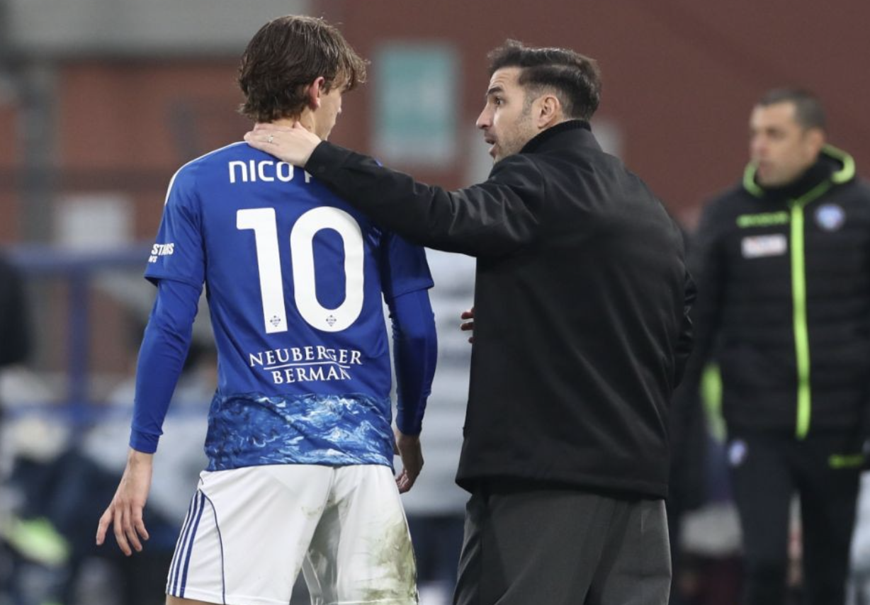 开云官网-38岁小法封神！意甲黑马2-1逆转罗马：4连胜杀入前4 差米兰6分