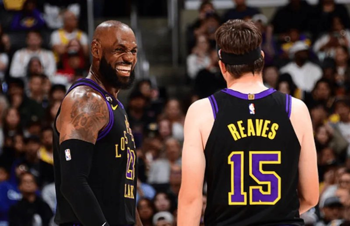 开云中国-胜骑士发布会！雷迪克爆赞东詹，解析三月15胜2负，展望下场雷霆|詹姆斯|俄克拉荷马雷霆队|克利夫兰骑士队|JJ-雷迪克|卢卡-东契奇_新浪体育_新浪新闻